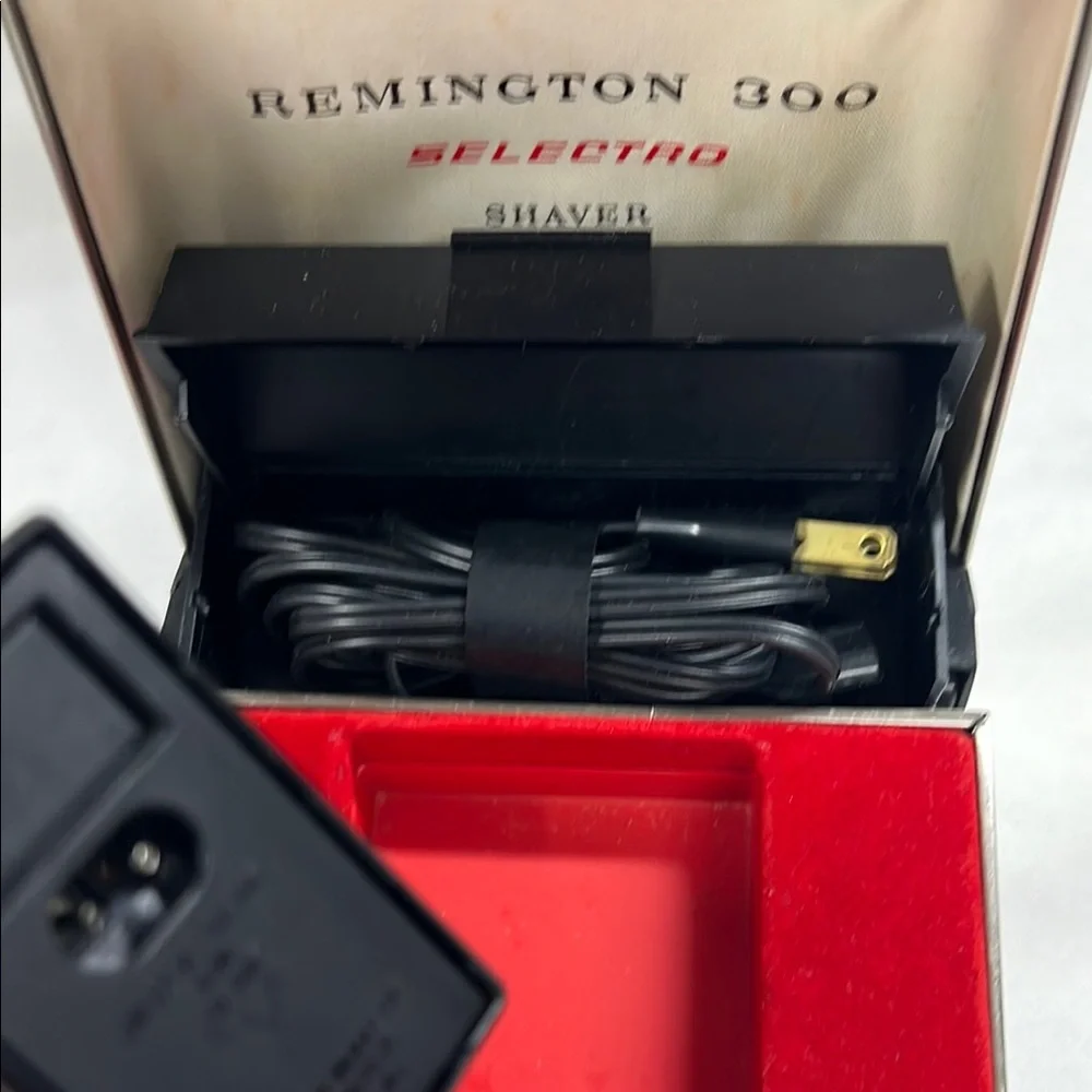 Remington 300 Selectro Vintage Shaver - Black and Silver